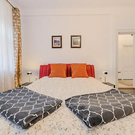 Wagner Estate 2- Central, Cozy, Terrace * Brasov