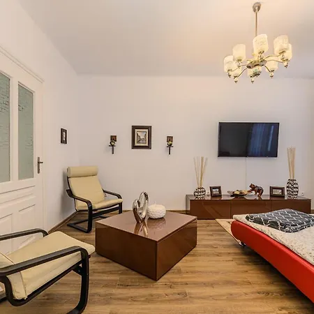 Wagner Estate 2- Central, Cozy, Terrace Apartment Brasov